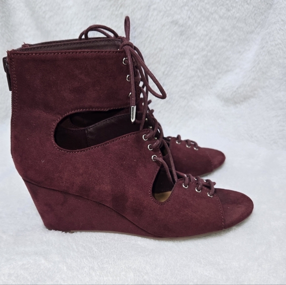 Dolcetta Burgundy Strappy Wedge Booties Velvety Y2K Sassy RETRO FLASHY HIGH 5.5 - Picture 4 of 15